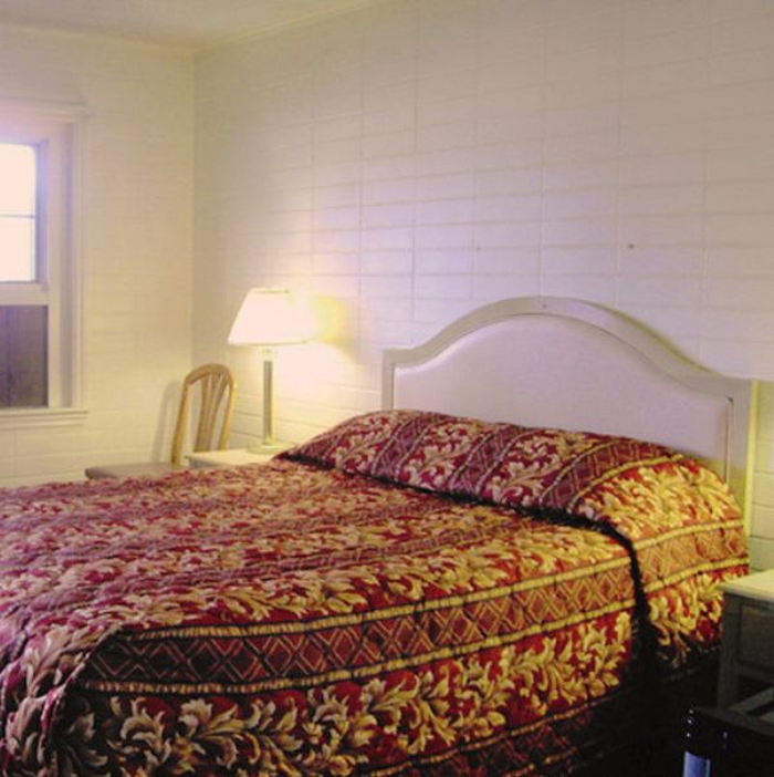 Brikcrete Motel - Web Listing (newer photo)